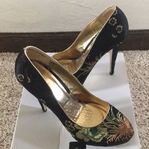 ALDO Asian looking print high heels Gently used
